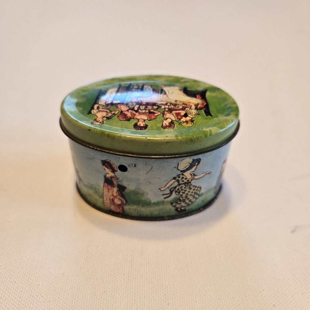Vintage Shackman‎ 1976 Ladies Picnic Oval Tea Tin and Lid